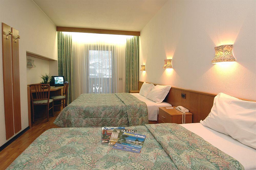 Hotel Comtes De Challant Albergo Etico Valle D'Aosta Fenis Exterior photo
