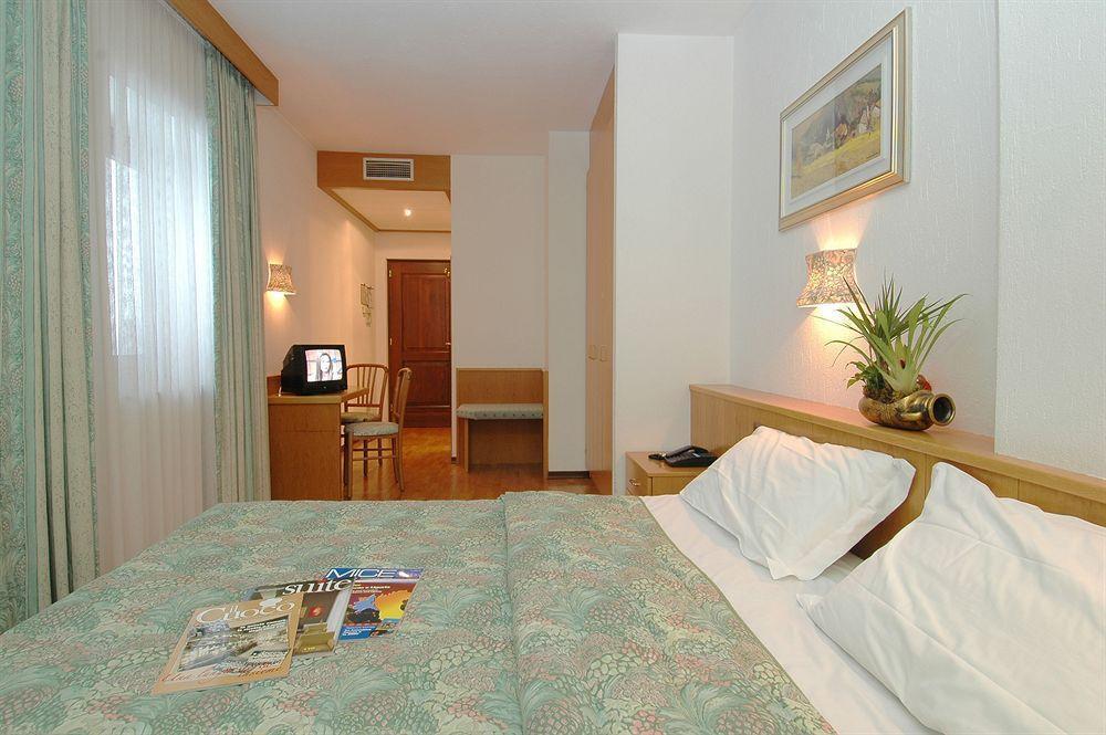 Hotel Comtes De Challant Albergo Etico Valle D'Aosta Fenis Exterior photo