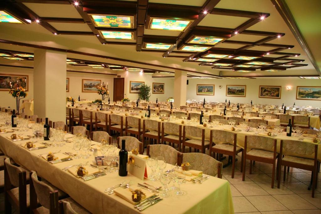 Hotel Comtes De Challant Albergo Etico Valle D'Aosta Fenis Exterior photo
