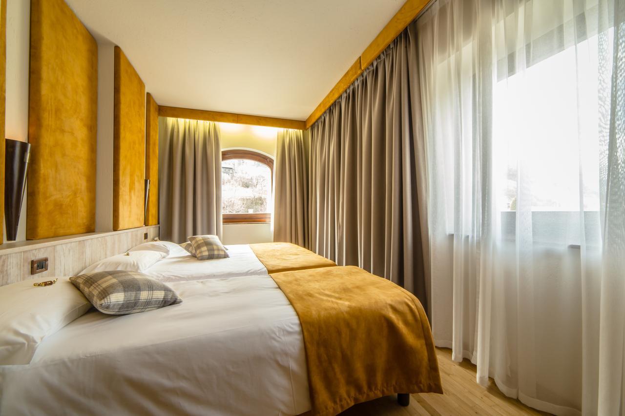 Hotel Comtes De Challant Albergo Etico Valle D'Aosta Fenis Exterior photo