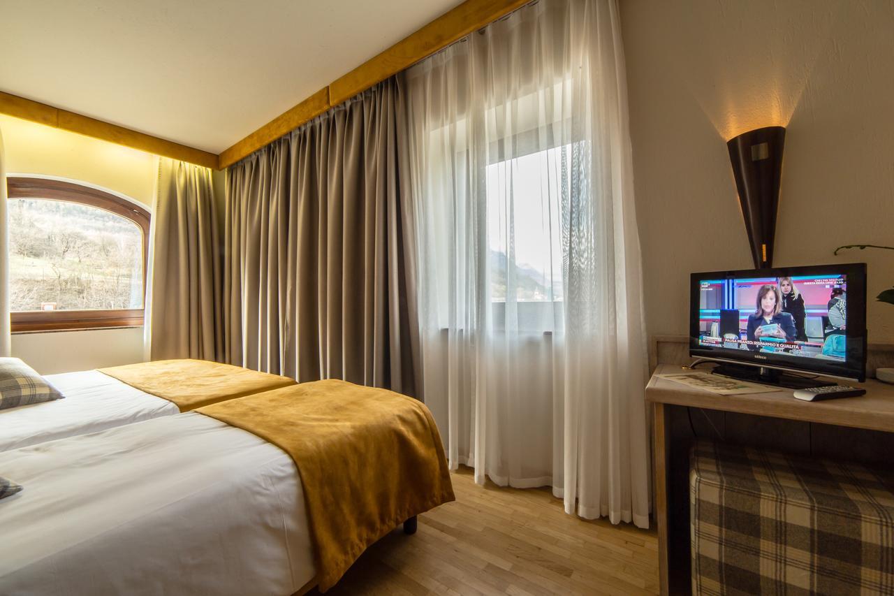 Hotel Comtes De Challant Albergo Etico Valle D'Aosta Fenis Exterior photo